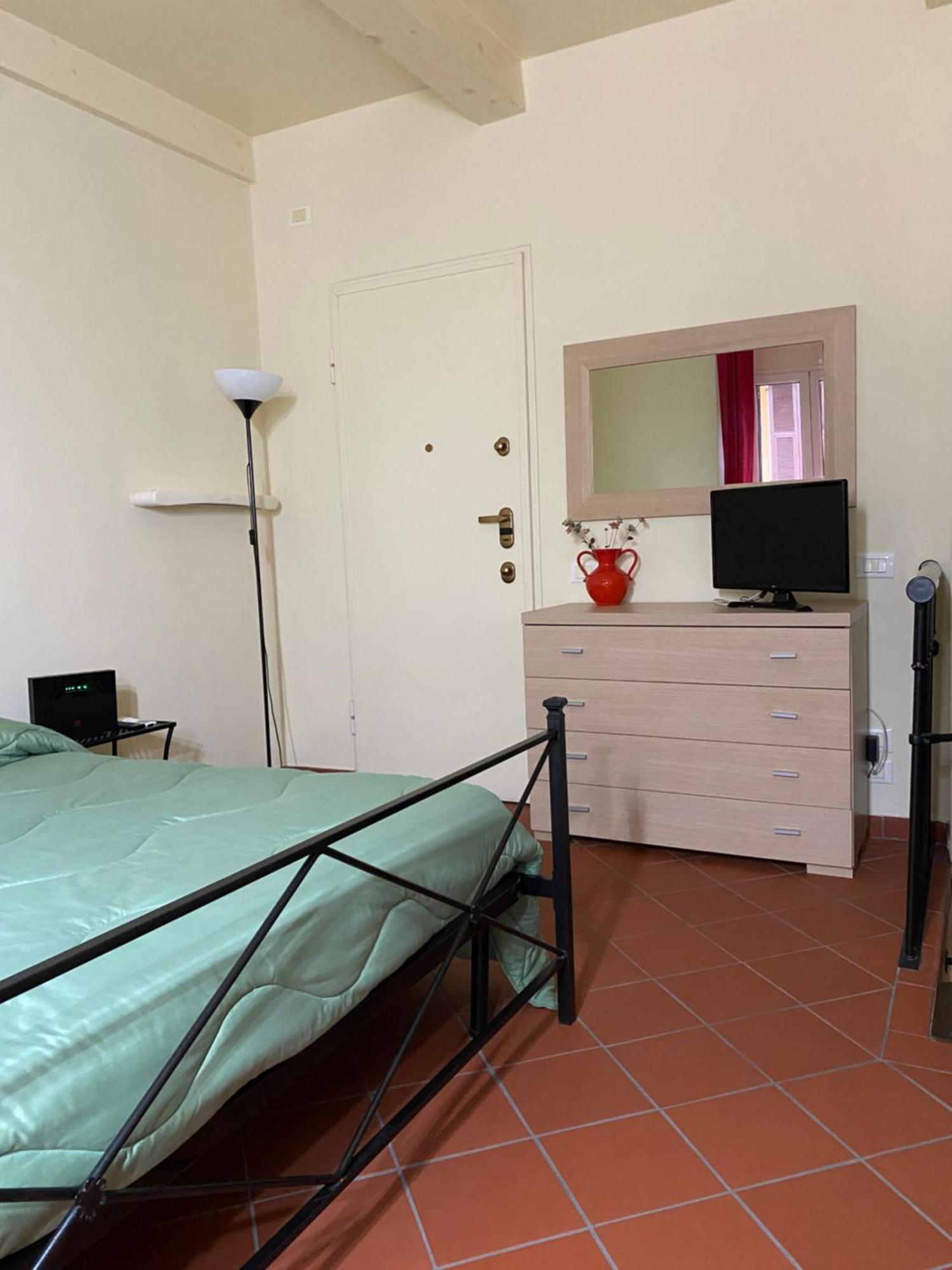 L'Orologio Matto Villa Marina Di Carrara Luaran gambar