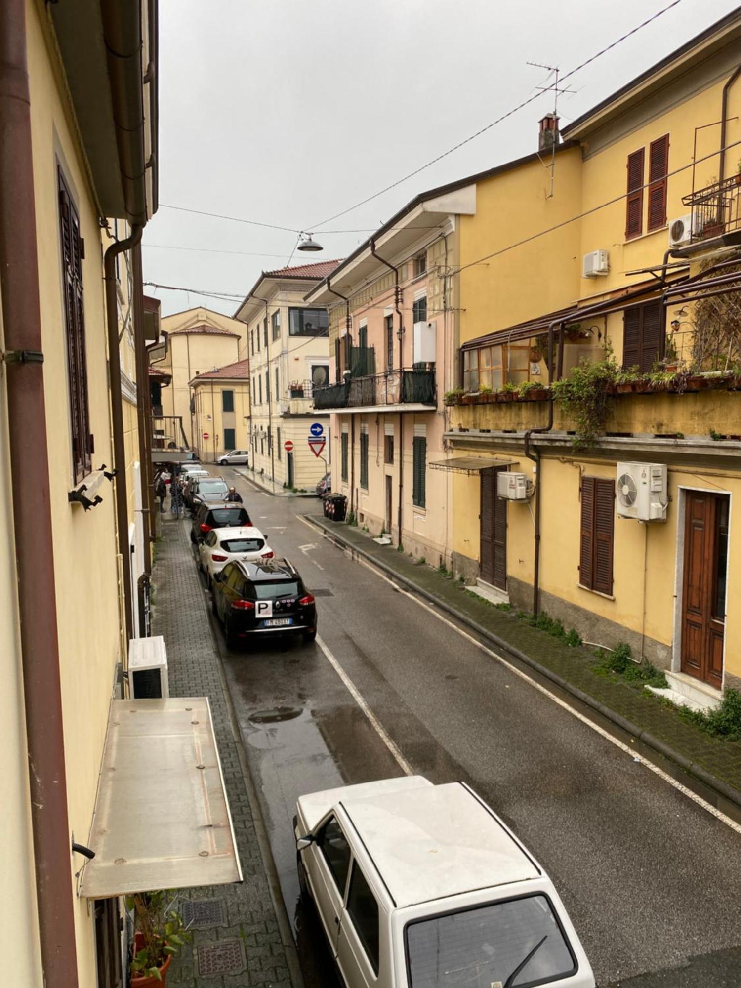 L'Orologio Matto Villa Marina Di Carrara Luaran gambar